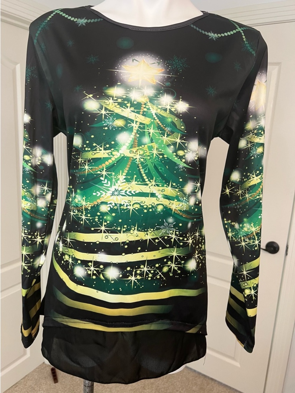 Source Unknown Black Long-Sleeve Holiday Tree Top with Green and Gold Sparkle